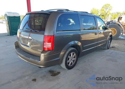 2010 Chrysler Town & Country Touring из США, поврежденный, VIN 2A4RR5D12AR226507